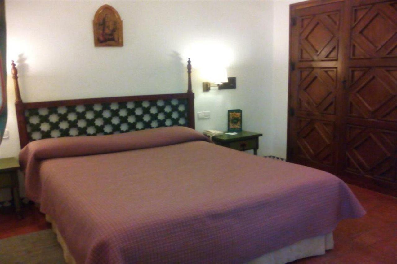 Parador de Guadalupe Guadalupe  Bagian luar foto